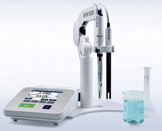 The SevenCompact™ Duo S213 pH/conductivity meter